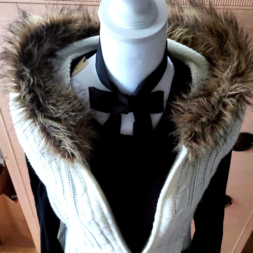 Cream/Off White Colored Vest